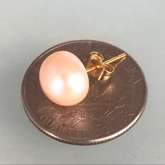 ❗️LAST ONE❗️Pink 10mm Freshwater Pearl 14kt Gold Stud Earrings - Picture 5 of 6